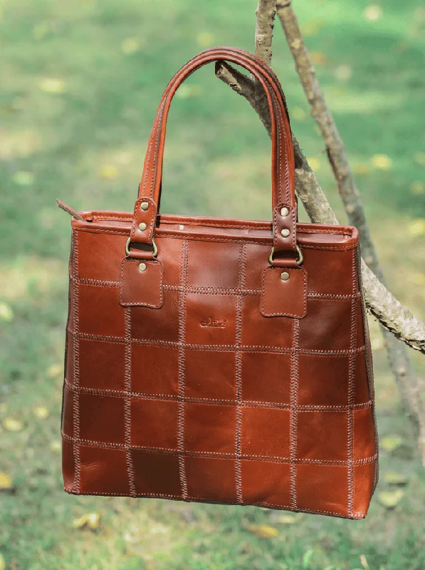 ""Chic Contrast: Brown Tote Bag with Stylish Stitching for Timeless Elegance"" Art: BG-1526-Z