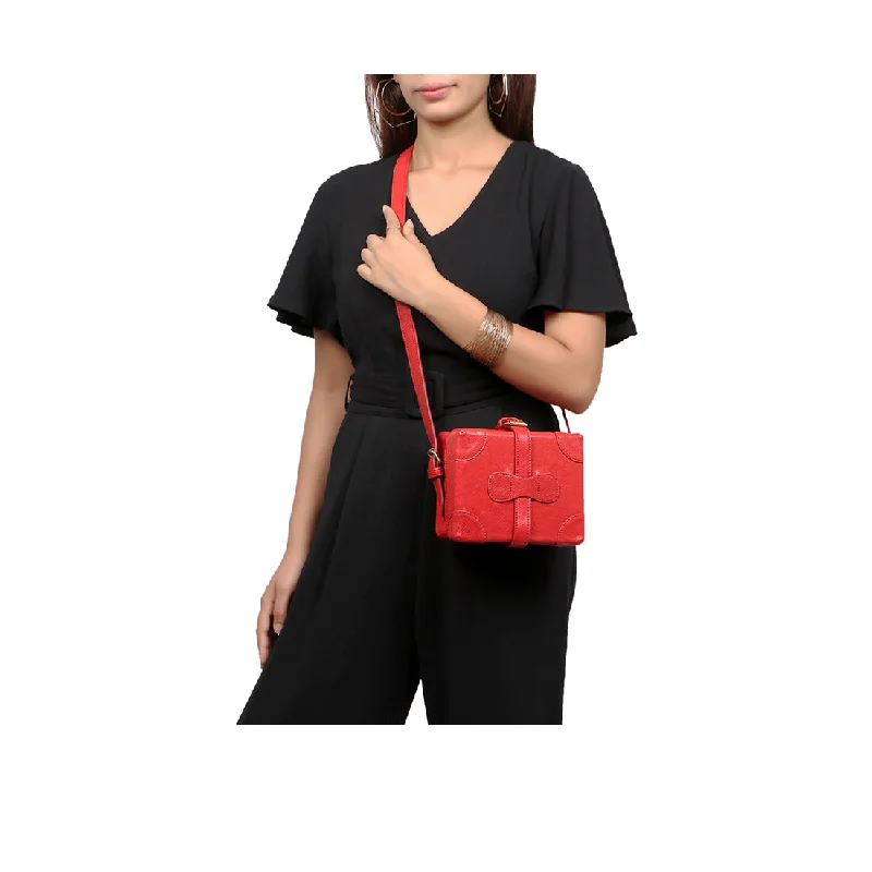 SMALL BOXY SLING BAG