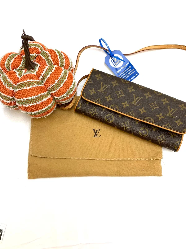 Crossbody Designer By Louis Vuitton, Size: Medium