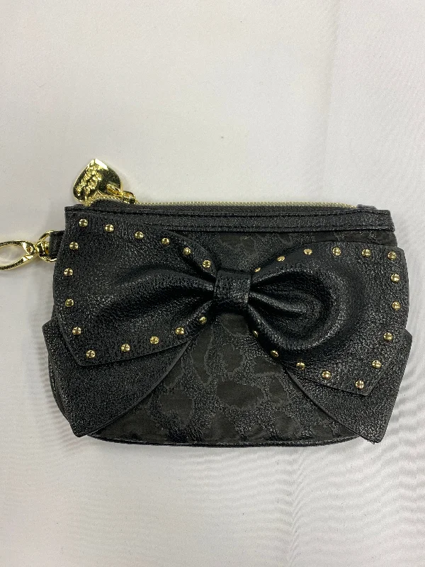 Wallet By Betsey Johnson  Size: Small